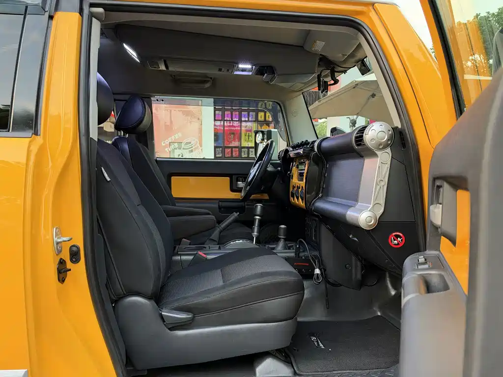 Toyota FJ Cruiser — миниатюра 11