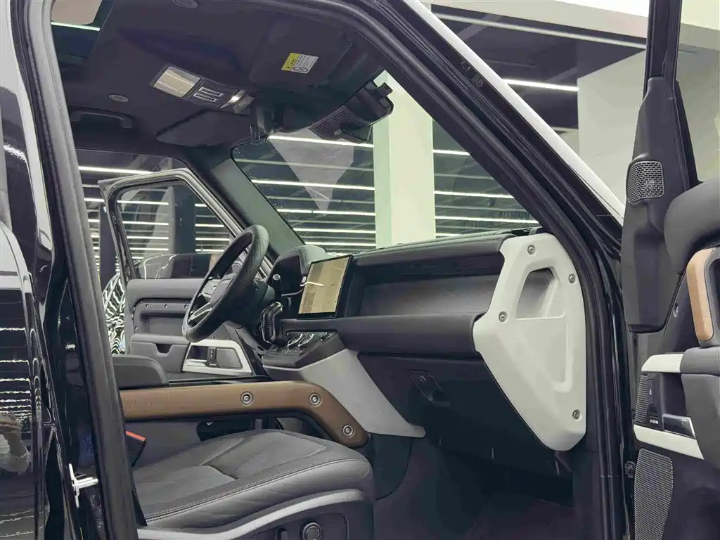 Land Rover Defender — миниатюра 10