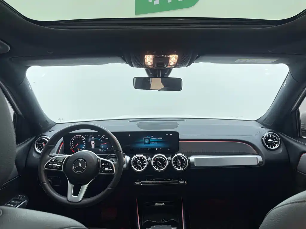 Mercedes-Benz GLB — миниатюра 24