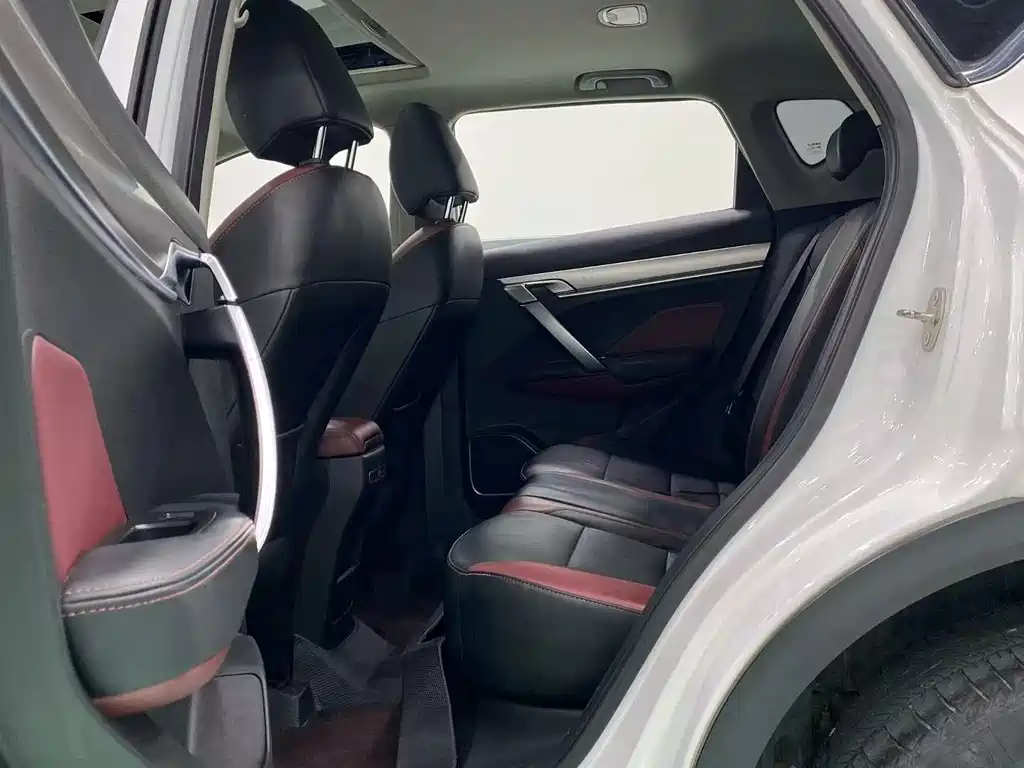 Geely Binyue — миниатюра 5