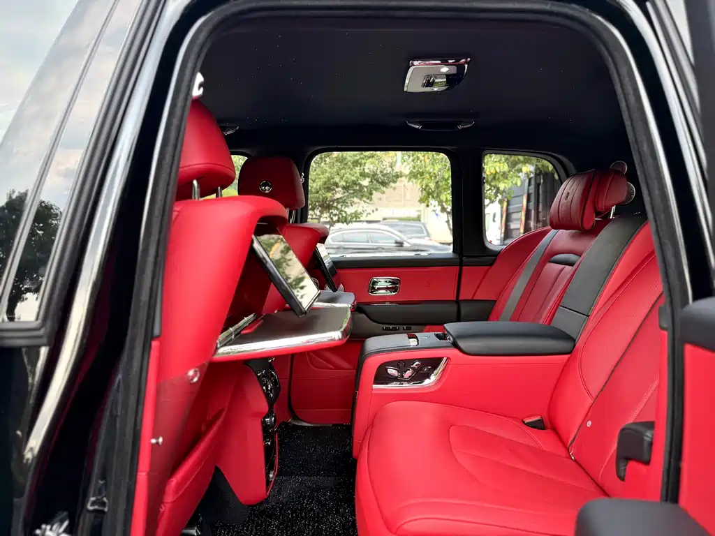 Rolls-Royce Cullinan — миниатюра 15