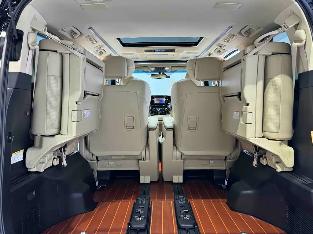 Toyota Alphard — миниатюра 13