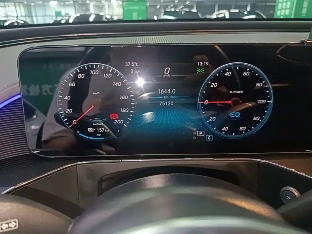 Mercedes-Benz EQC — миниатюра 12