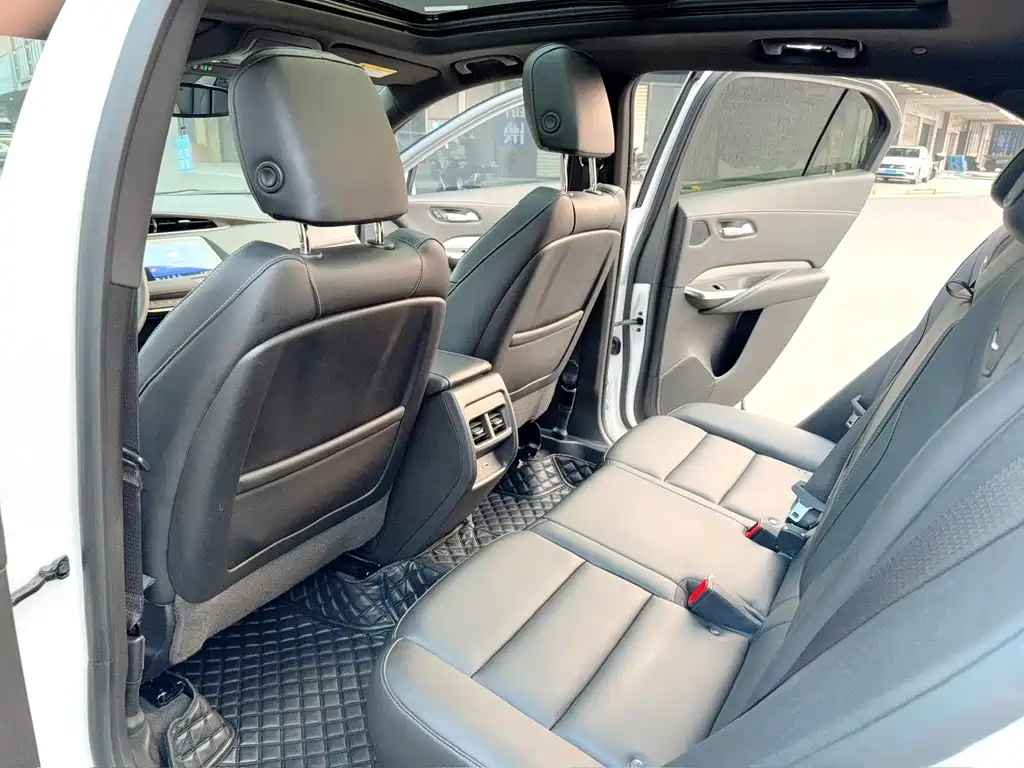 Cadillac XT4 — миниатюра 6