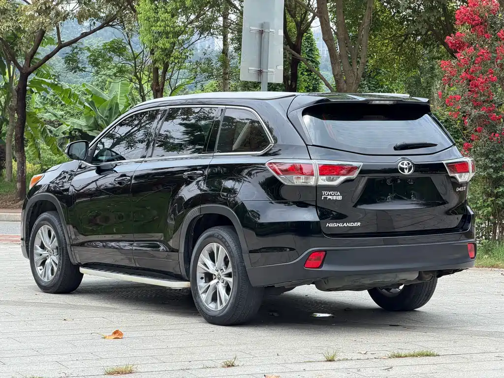 Toyota Highlander 2015 2.0T Elite 5 мест