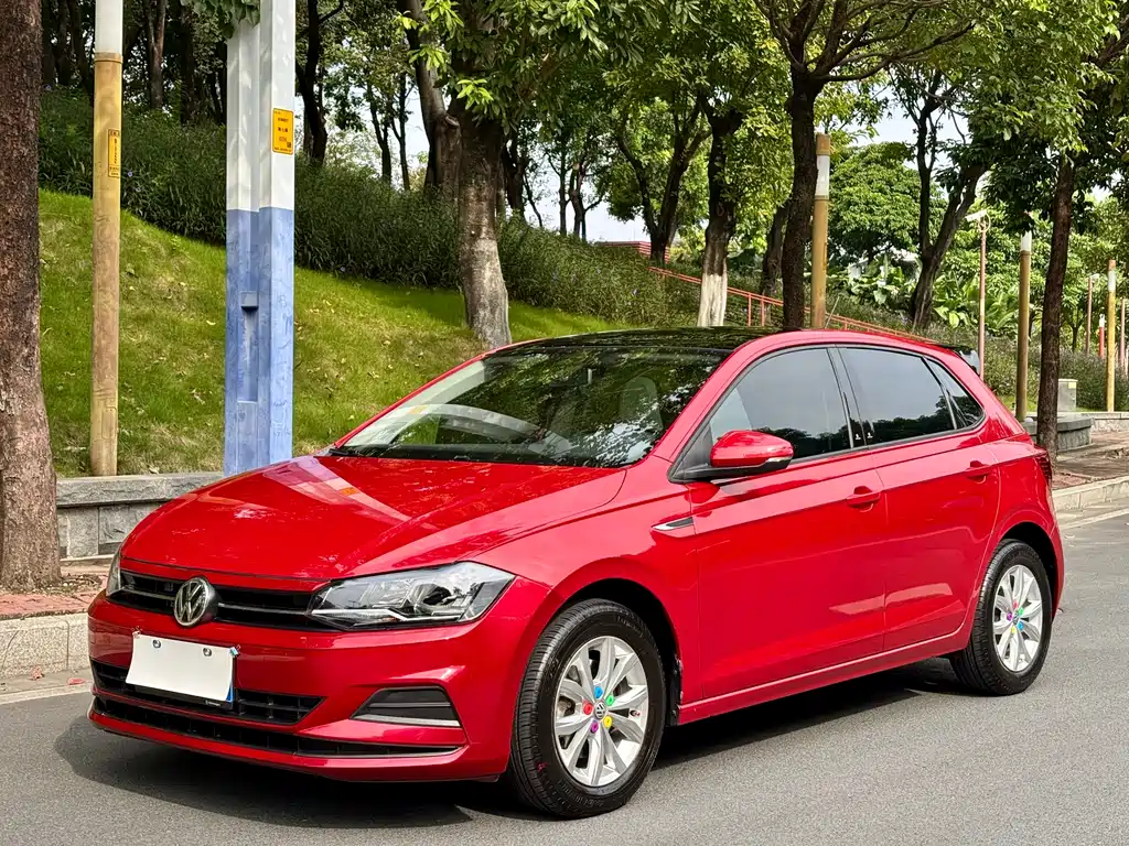 VOLKSWAGEN POLO