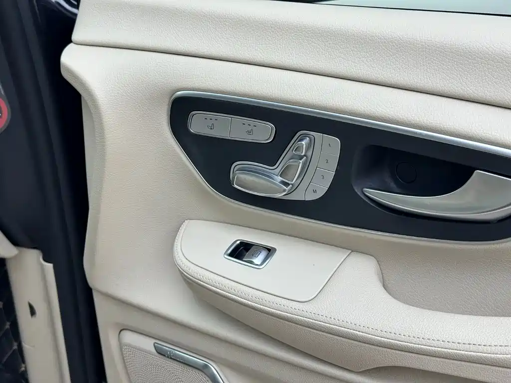 Mercedes-Benz V-Class — миниатюра 37