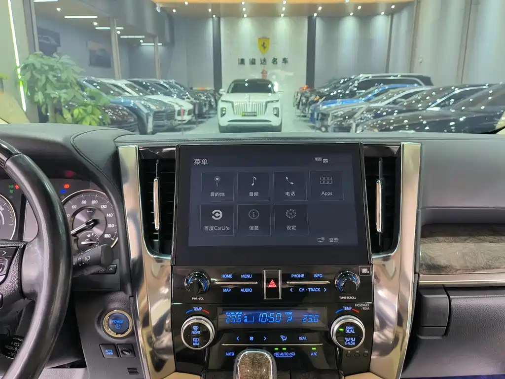 Toyota Alphard — миниатюра 9