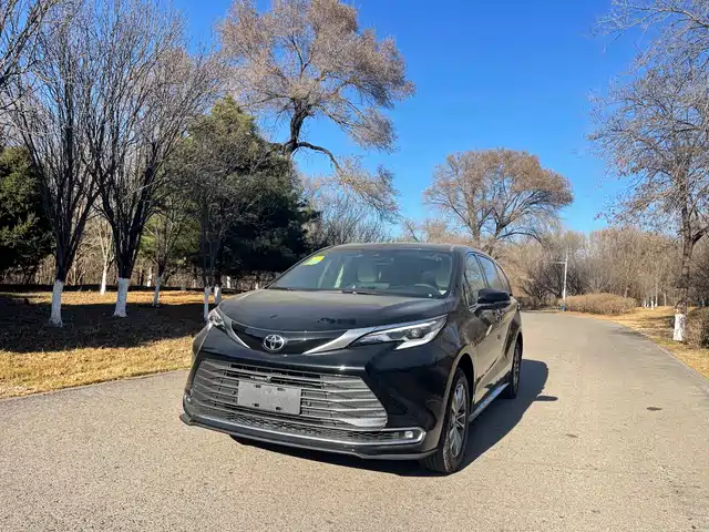 TOYOTA SIENNA 2025