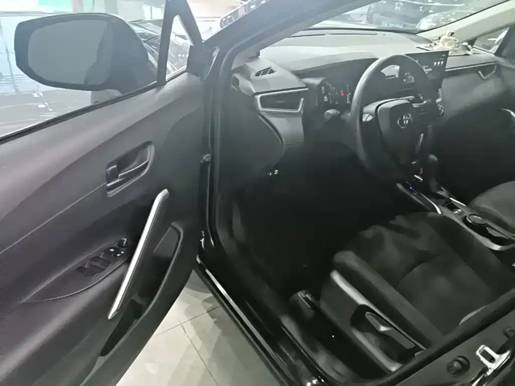 Toyota Corolla Cross — миниатюра 16