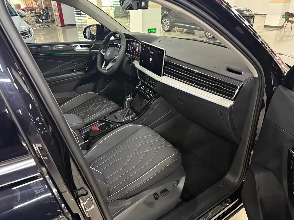 Volkswagen Tiguan L — миниатюра 6
