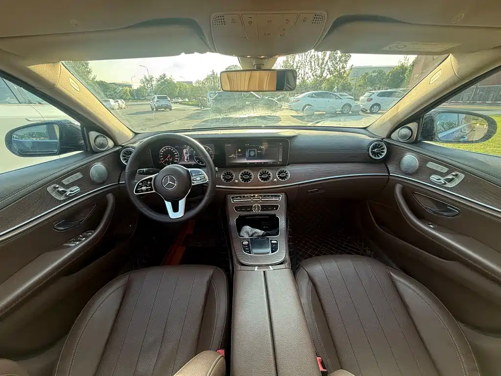 Mercedes-Benz E-Class — миниатюра 6