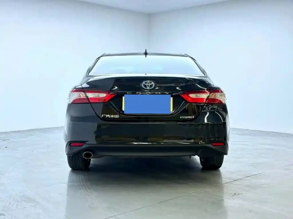 Toyota Camry — миниатюра 5