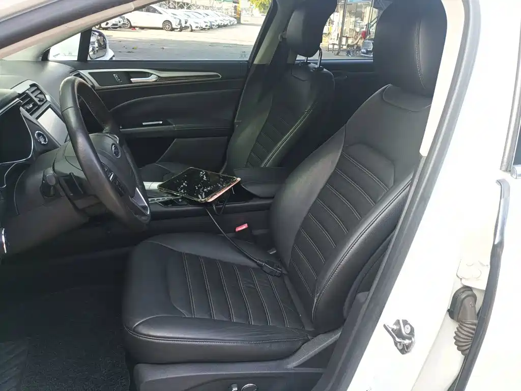 Ford Mondeo — миниатюра 15