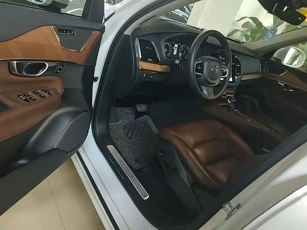 Volvo XC90 — миниатюра 16