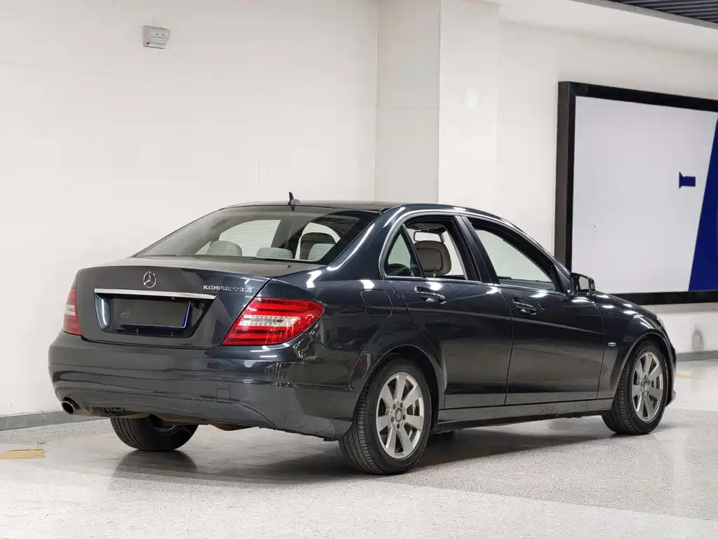 Mercedes-Benz C-Class — миниатюра 9