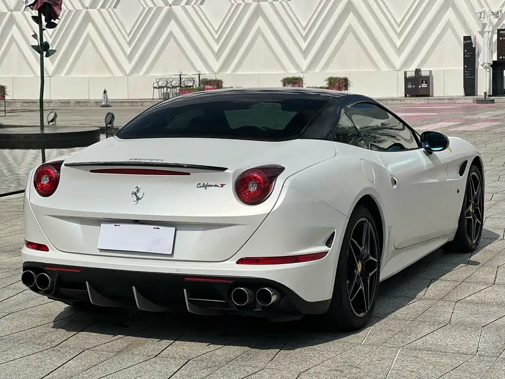 FERRARI CALIFORNIA T