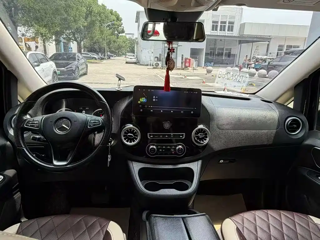 Mercedes-Benz Vito 2021 2.0T Elite 7 мест