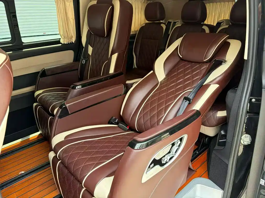 Mercedes-Benz Vito 2021 2.0T Elite 7 мест