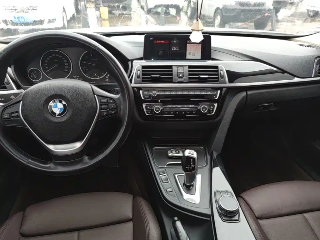BMW 3 Series — миниатюра 13