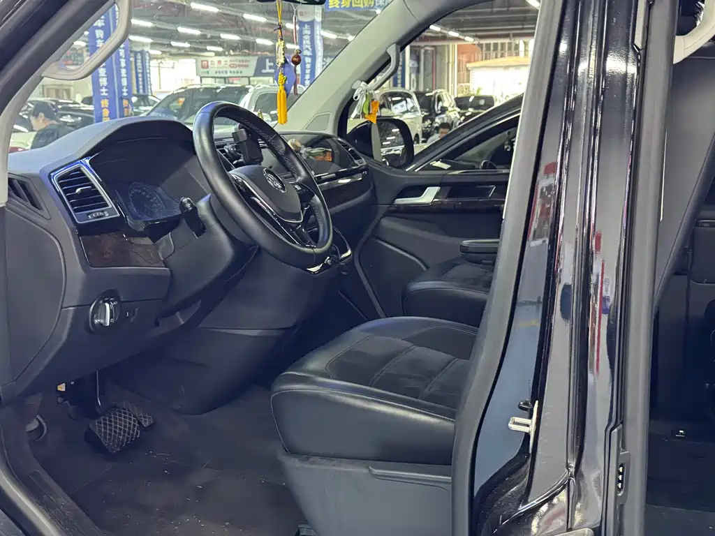 Volkswagen Multivan — миниатюра 4