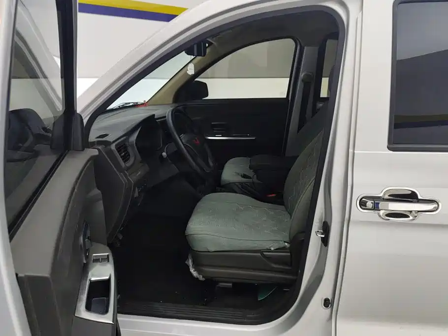 Wuling Hongguang V — миниатюра 9