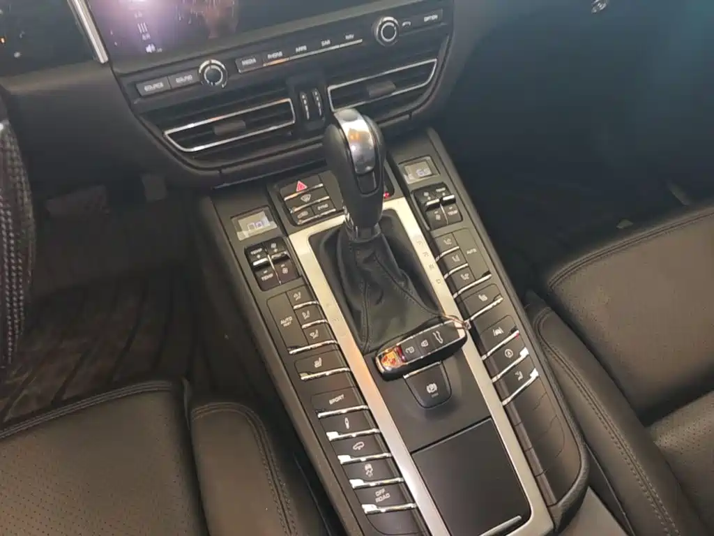 Porsche Macan — миниатюра 14