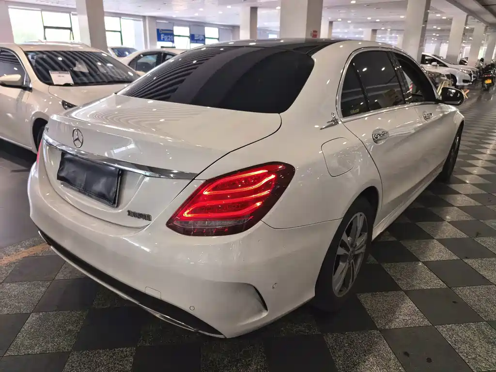 Mercedes-Benz C-Class — миниатюра 4