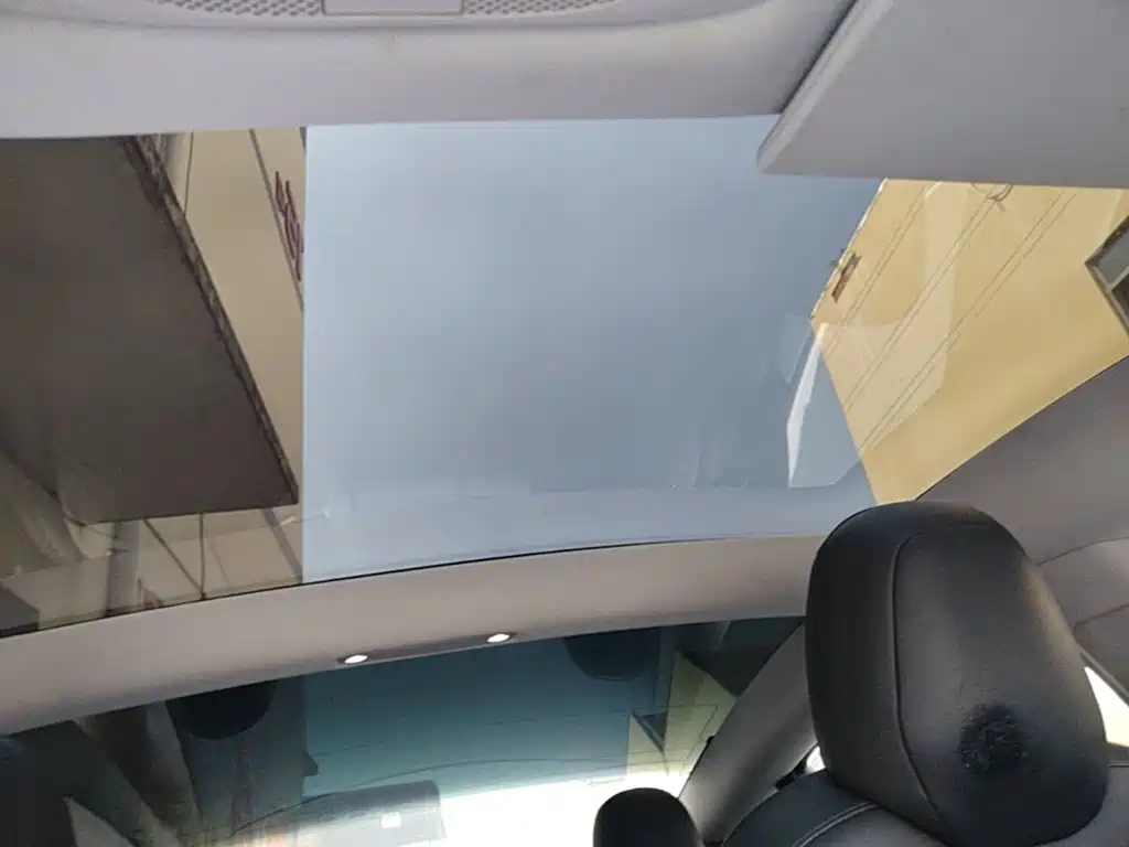 Tesla Model 3 — миниатюра 18