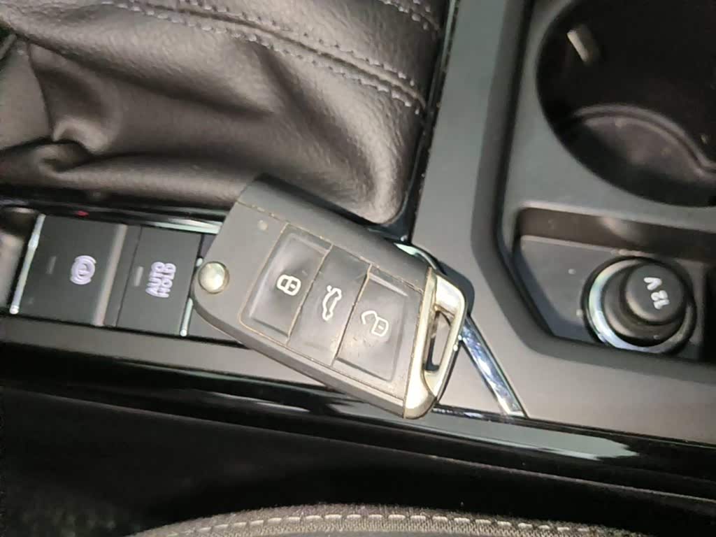 Volkswagen Passat 1.4 л 2025 г. Чёрный, пробег 39600 км