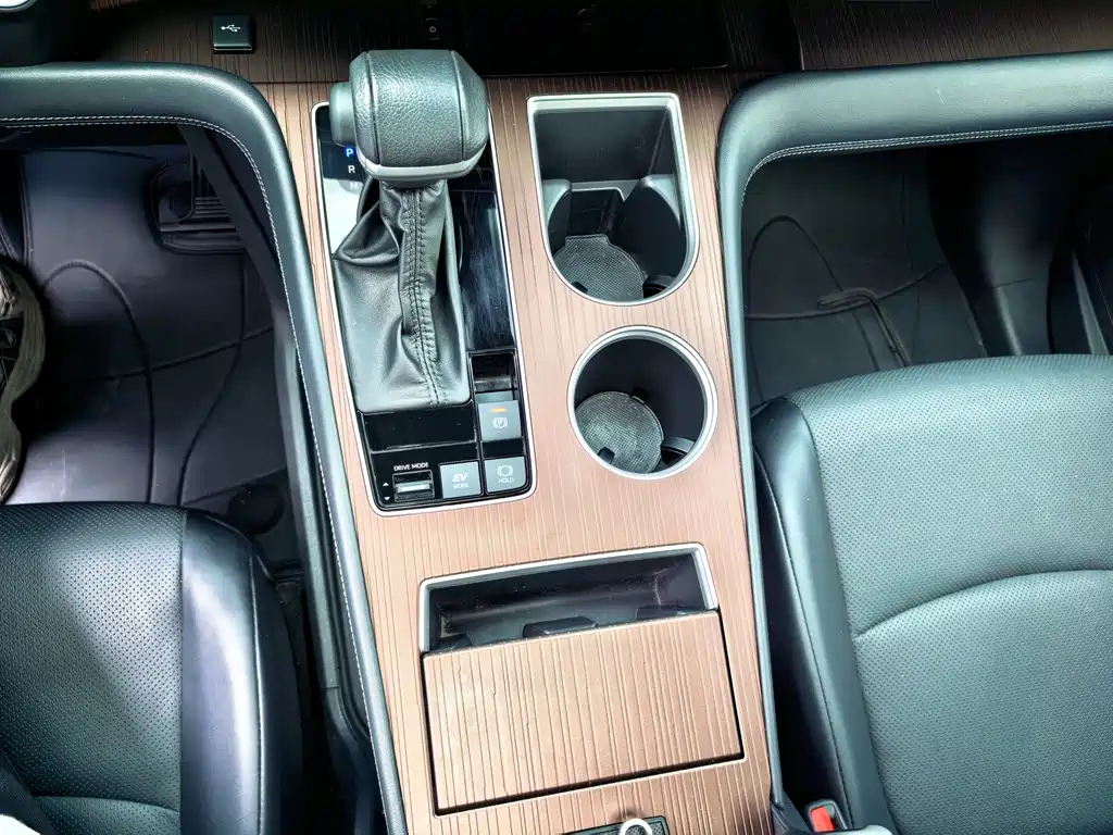 Toyota Granvia — миниатюра 14
