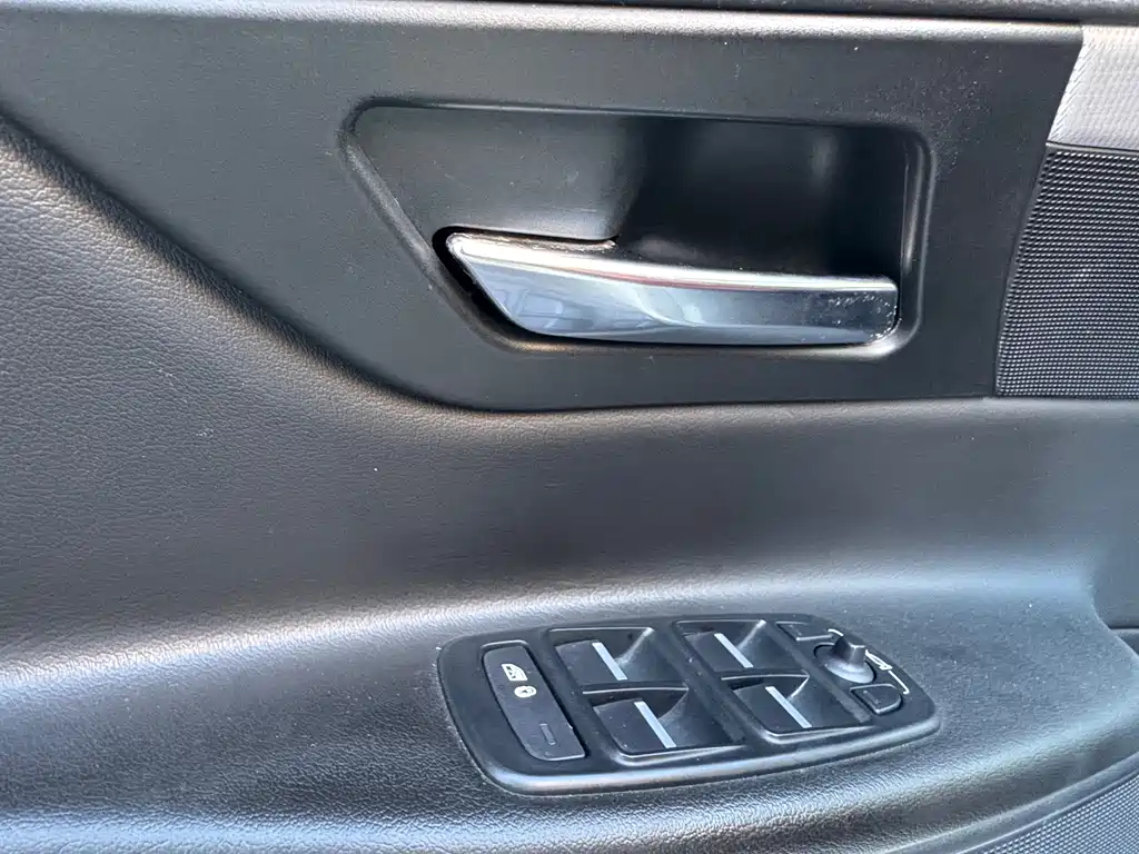 Jaguar XE — миниатюра 15