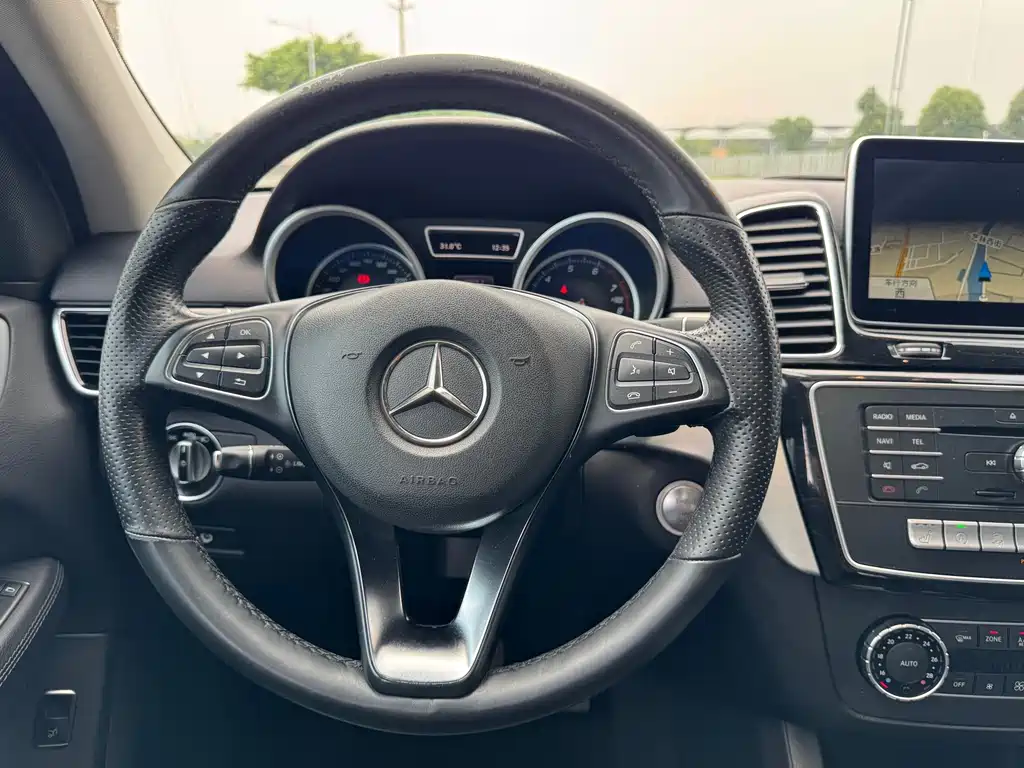 Mercedes-Benz GLE (Import) — миниатюра 10