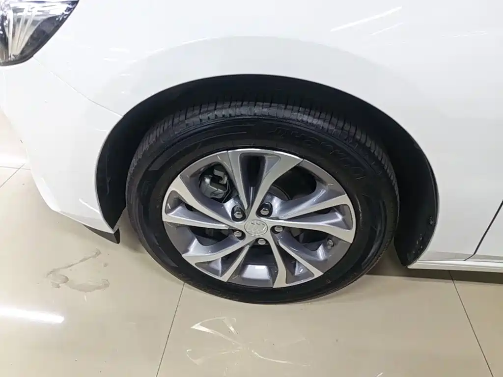 Buick Verano — миниатюра 23