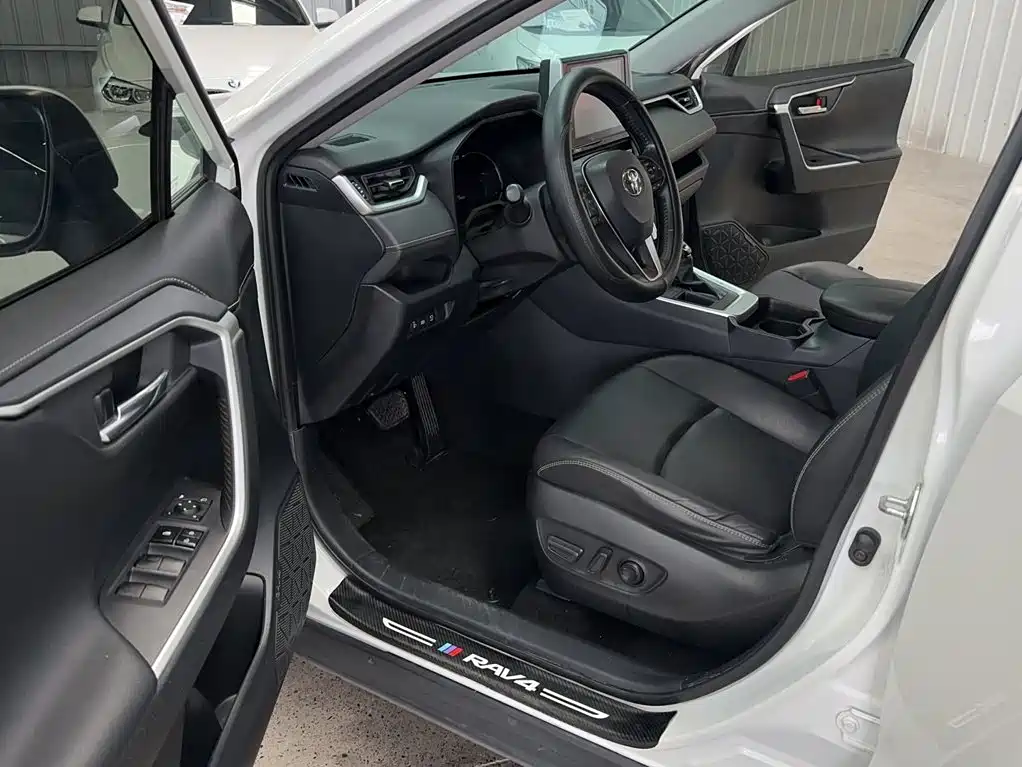 Toyota RAV4 — миниатюра 20