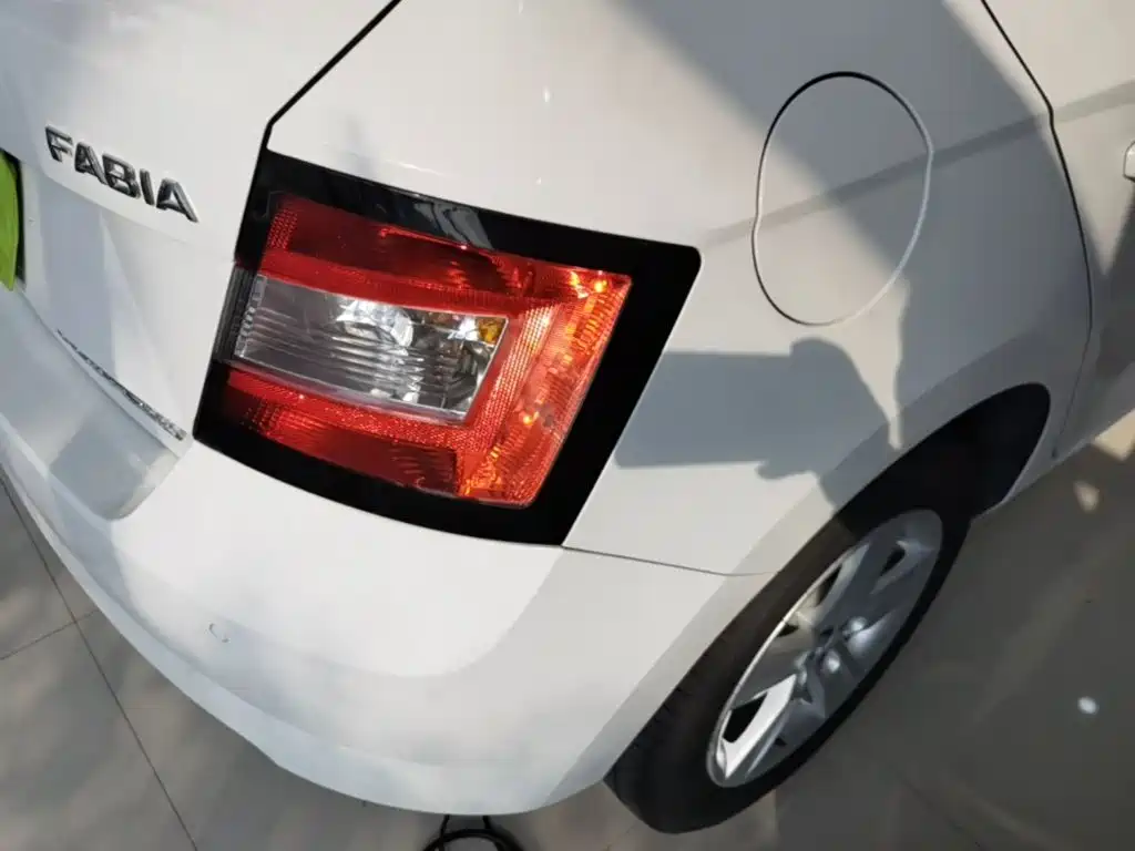 Skoda Fabia — миниатюра 8