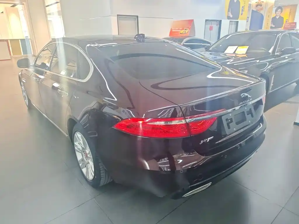 Jaguar XFL — миниатюра 5