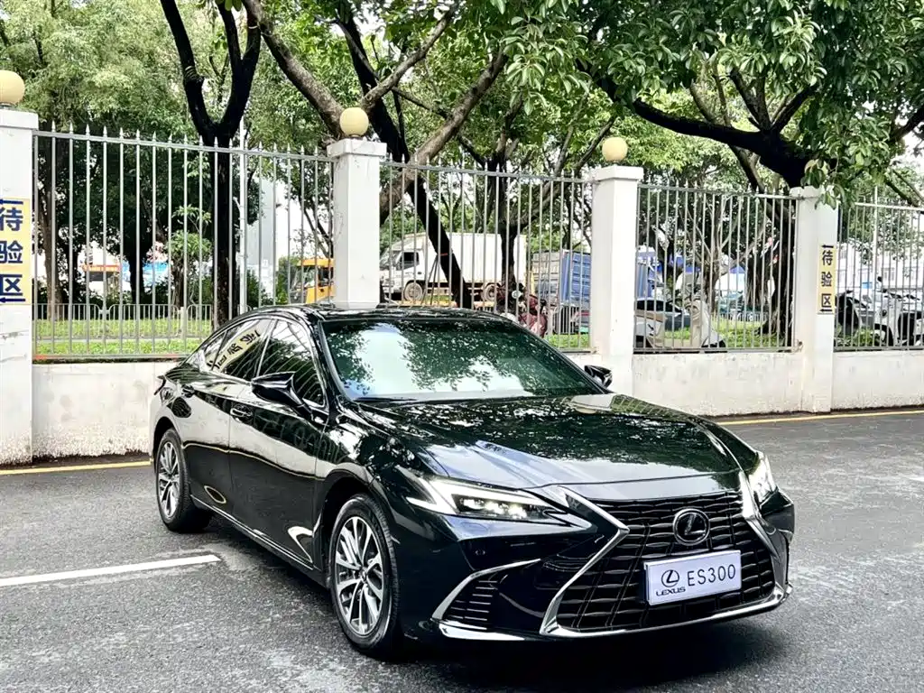 Lexus ES 2025 300h Premium