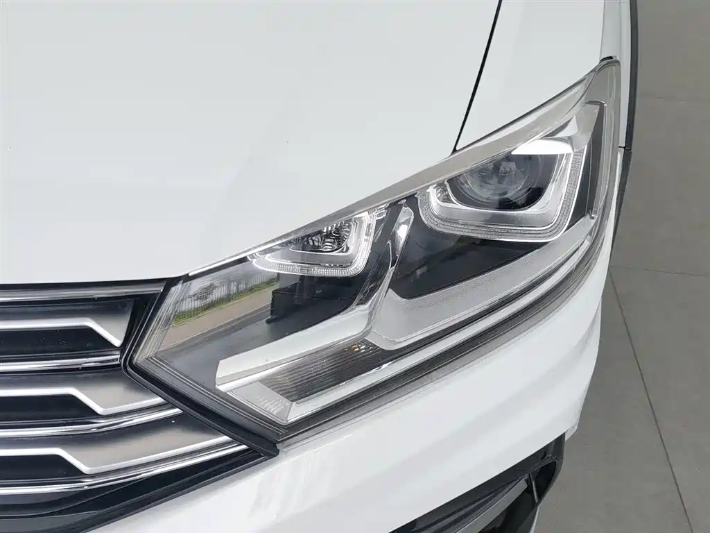 Volkswagen C-Trek 2018 230TSI MT Comfort