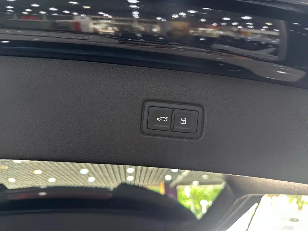 Audi Q7 — миниатюра 12