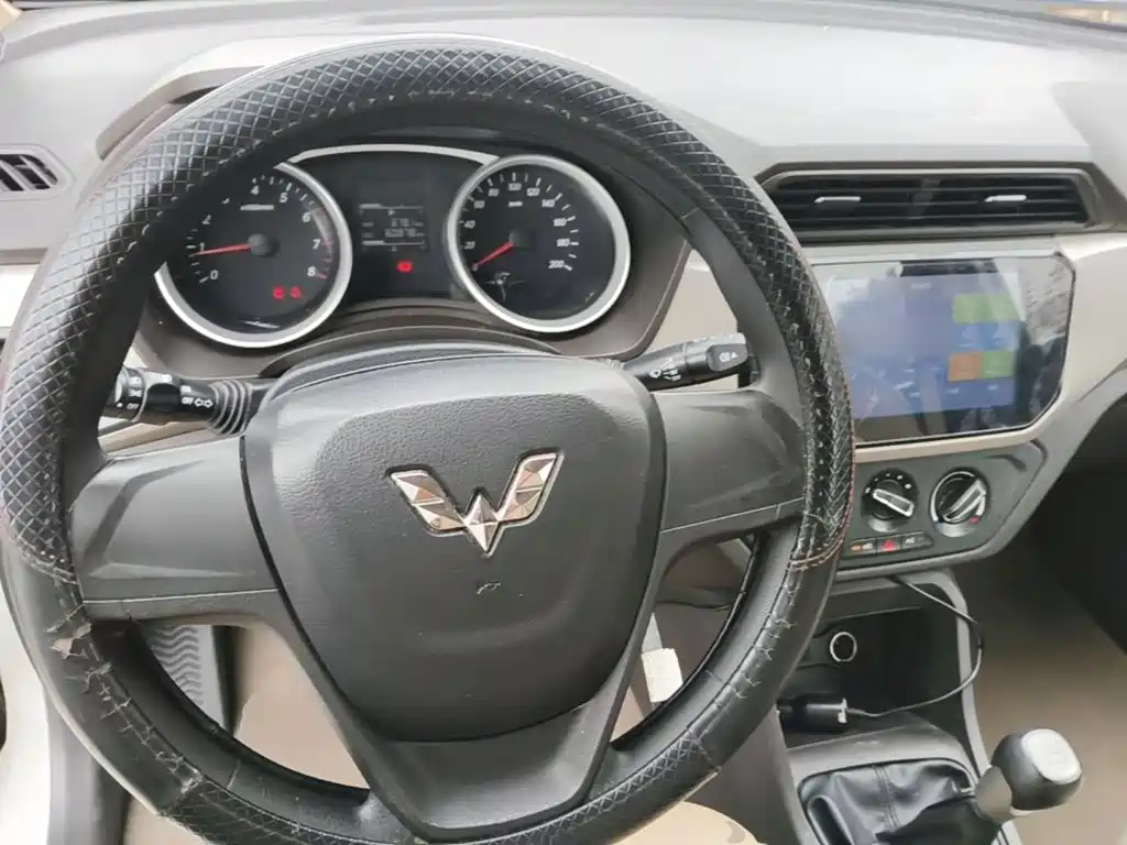 Wuling Hongguang — миниатюра 10