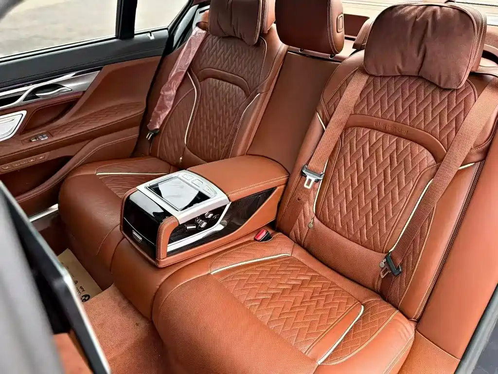 BMW 7 Series — миниатюра 5