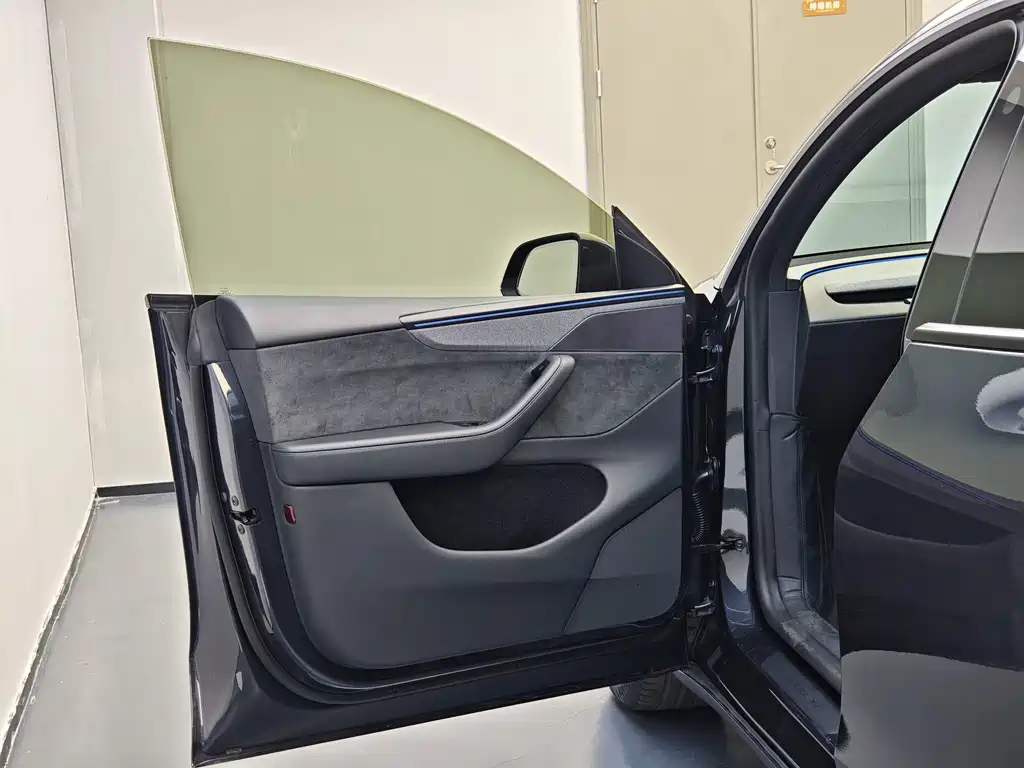 Tesla Model Y L — миниатюра 15