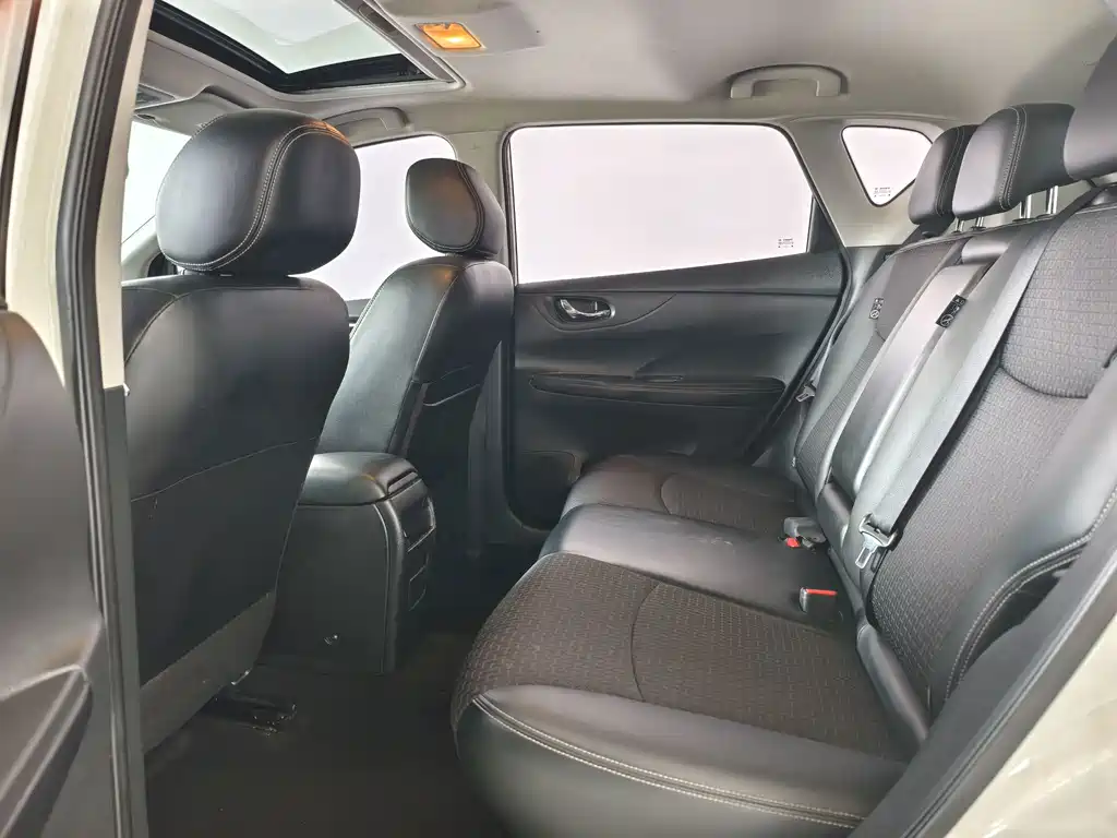 Nissan Tiida — миниатюра 11
