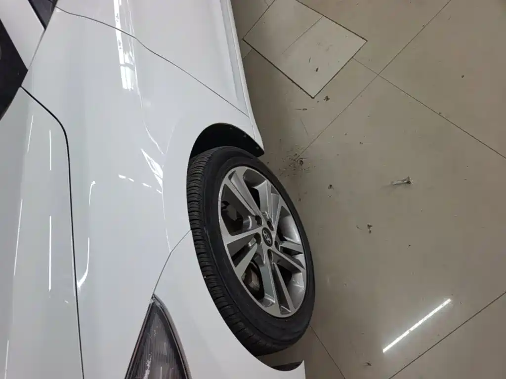 Hyundai Elantra — миниатюра 23