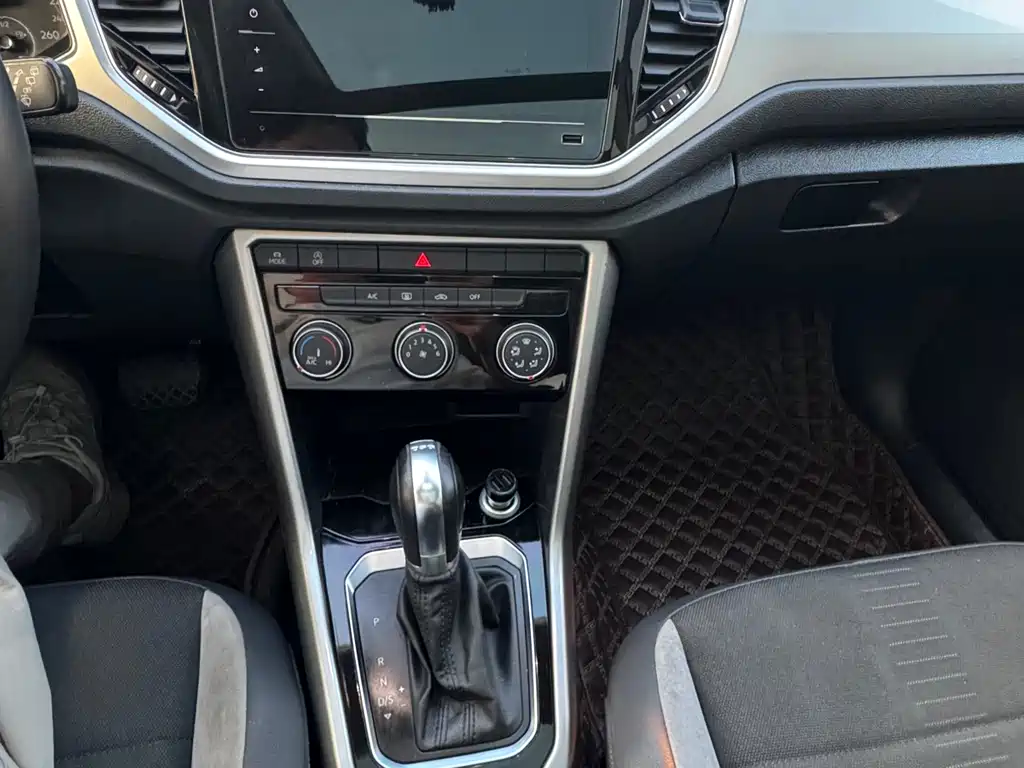 Volkswagen T-Roc — миниатюра 16
