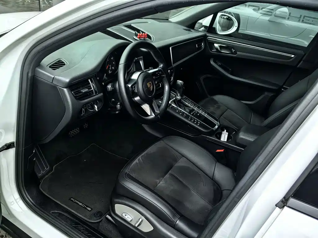 Porsche Macan — миниатюра 4