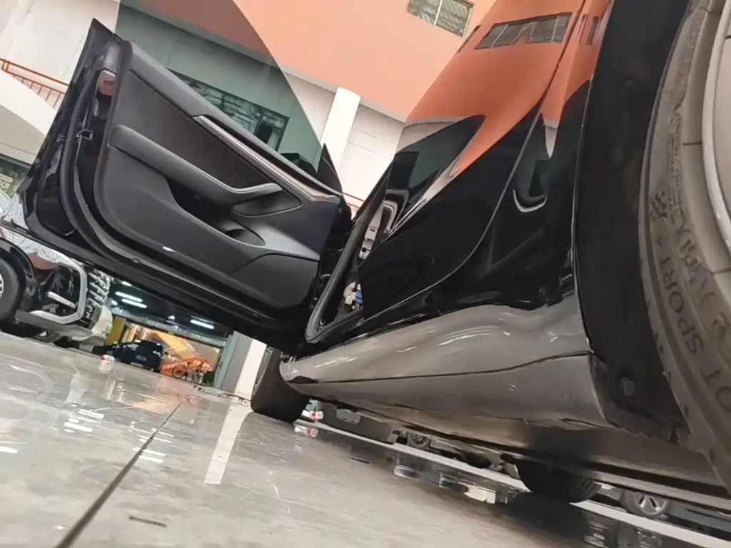 Tesla Model 3 — миниатюра 22