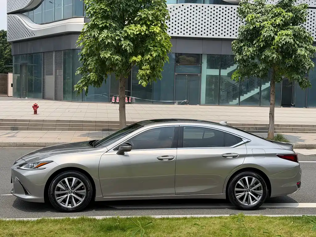 Lexus ES — миниатюра 18