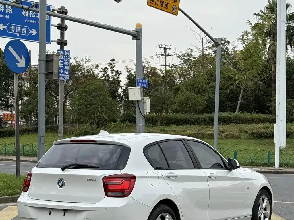 BMW 1 Series (Import) — миниатюра 5